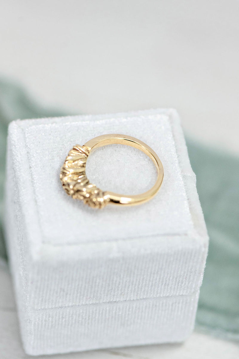 Curved Band with Roses in Gold