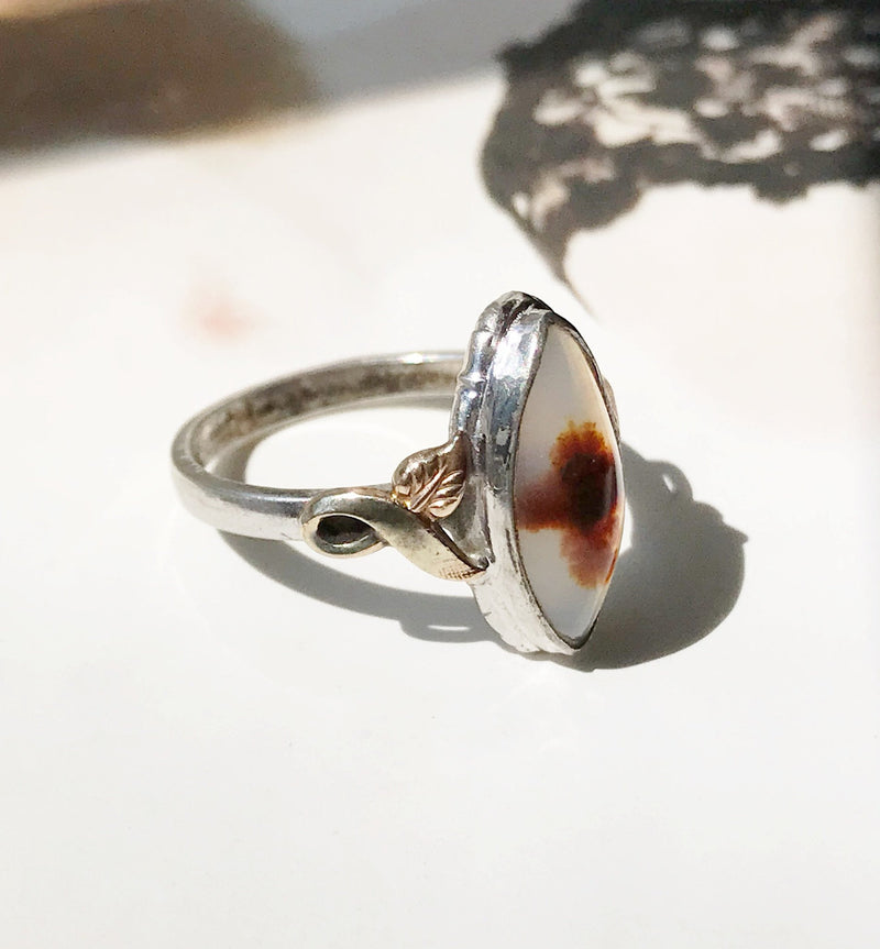 Vintage agate signet ring | 1940's Art Deco navette marquise banded agate stone ring | cream and brown stone silver gold filled | size 5 3/4