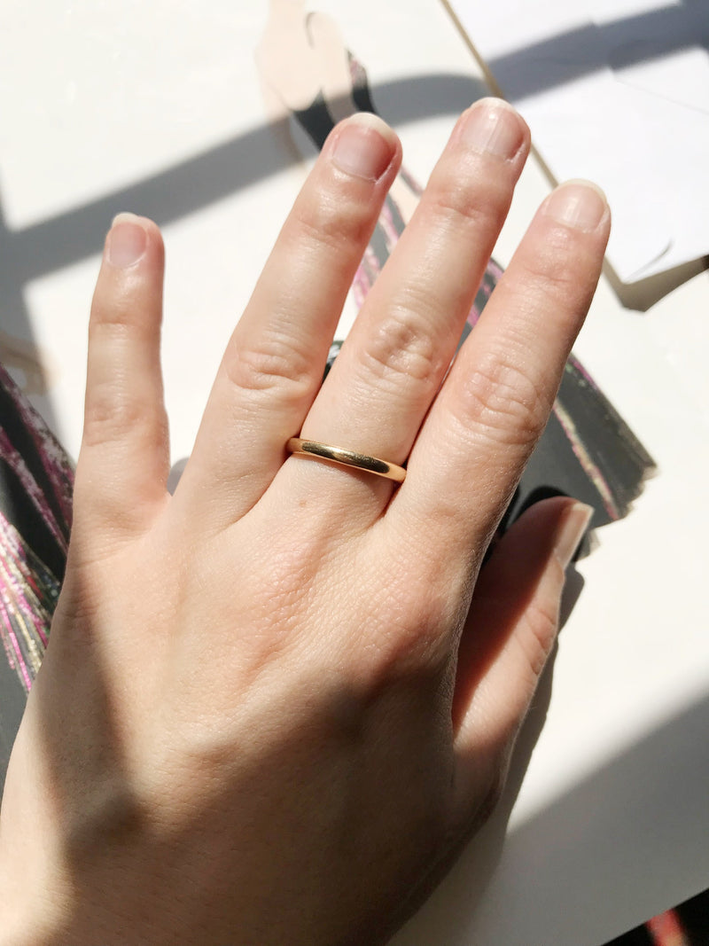 Gold thin wedding ring, Pebble design – Cumbrian Designs
